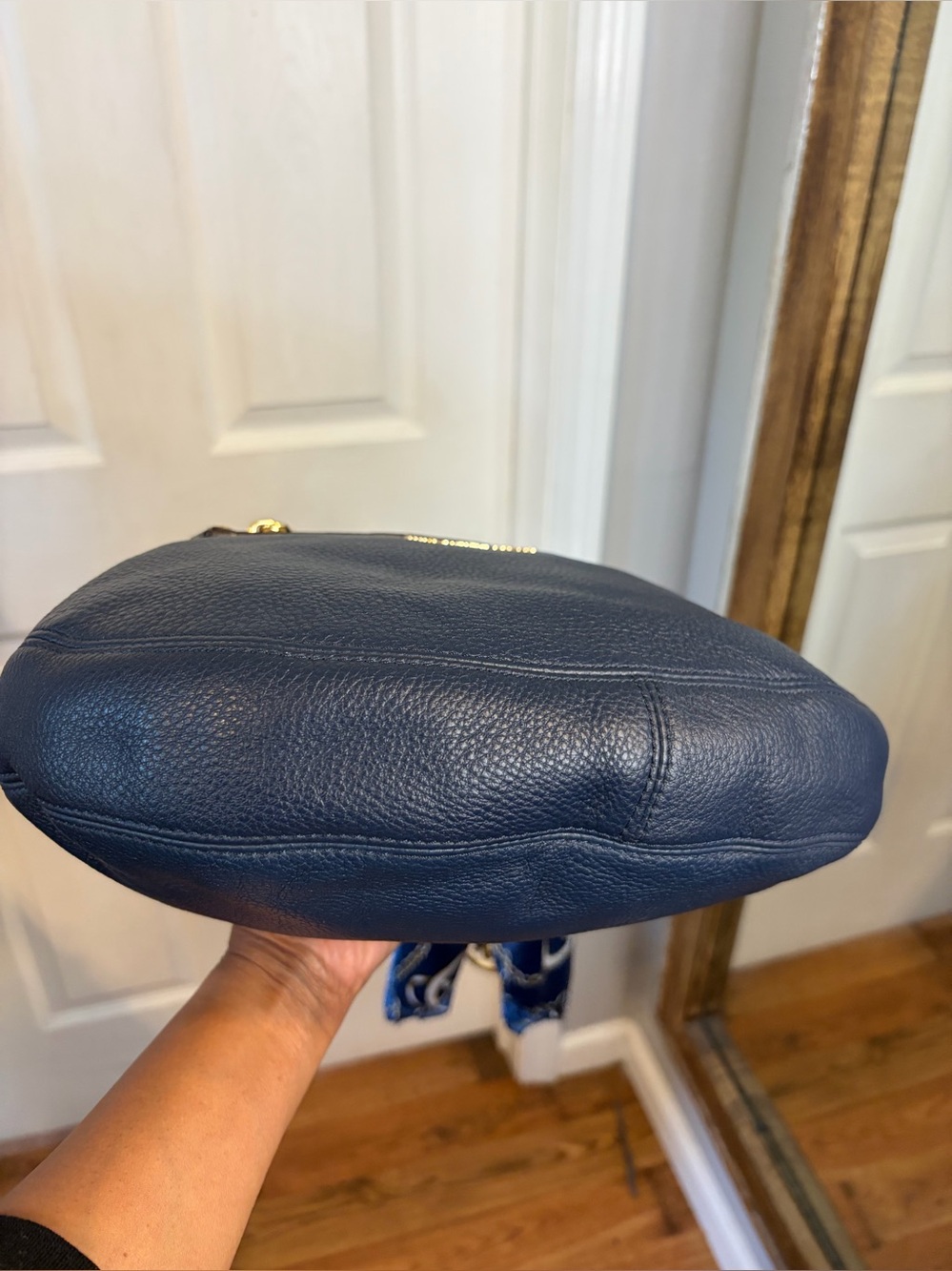 Michael Kors Bedford Navy Pebbled Leather Hobo with Gold Hardware and Scarf - Picture 8 of 9